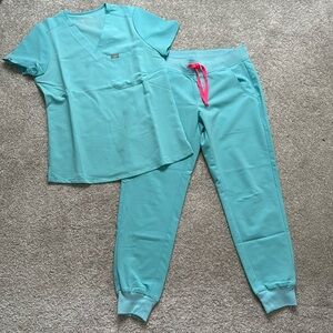 FIGS Zamora Jogger & One Pocket Scrub Set
